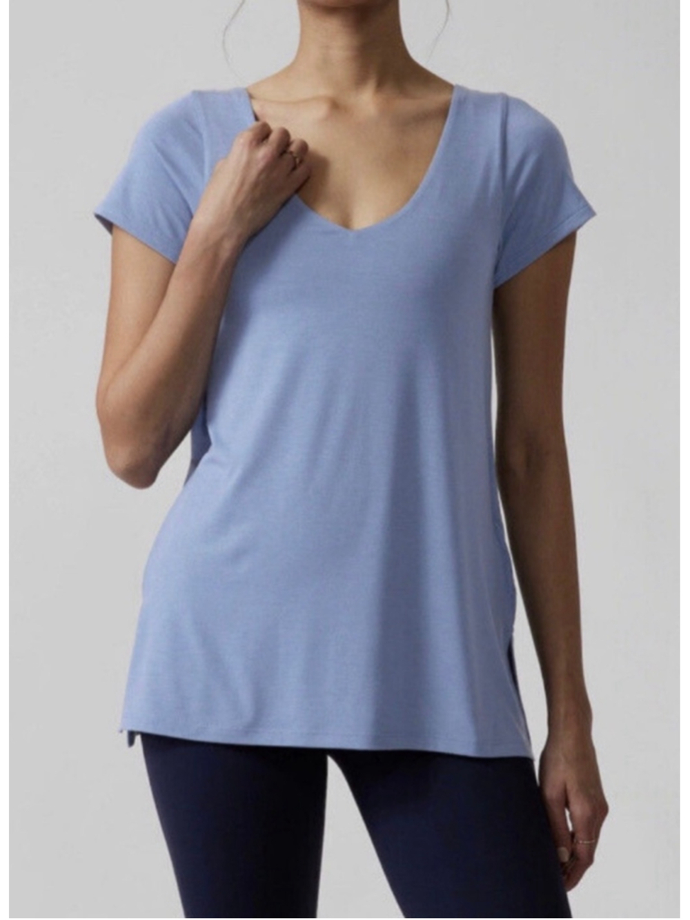 Athleta Essence Support Short Sleeve V-Neck Tee Women's Size Medium Blue Active